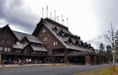 yellowstone lodge old faithful inn